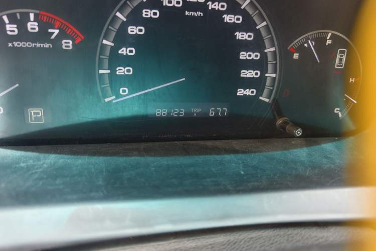 Used BYD F6 2011 Golden Edition 2.0L CVT Deluxe Model Odometer Close Up