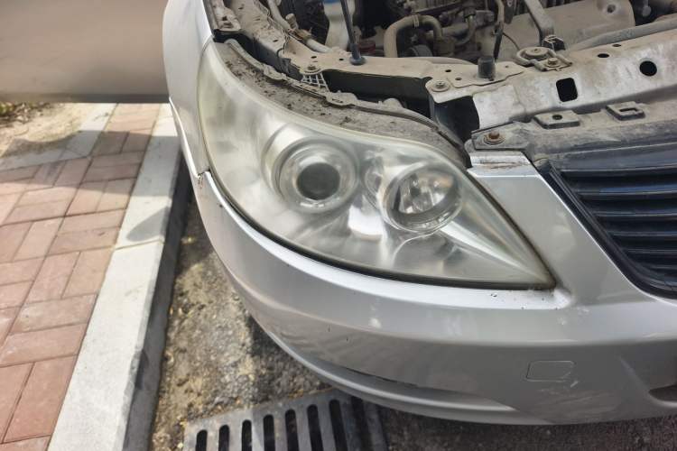 Used BYD F6 2011 Golden Edition 2.0L CVT Deluxe Model Right Front Headlight