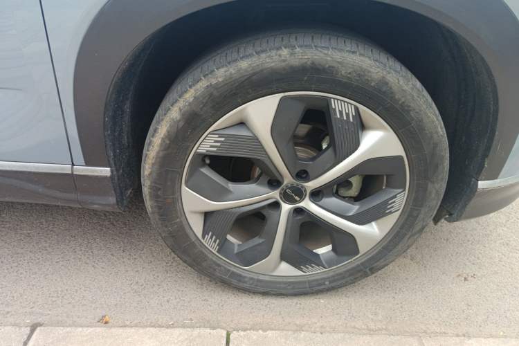Used BYD Frigate 07 2023 DM-i 100KM Prestige Model Right Front Wheel Hub