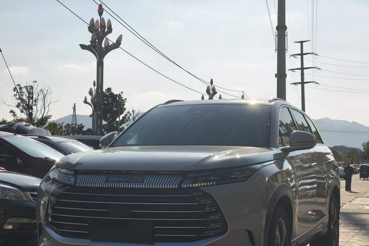 Used BYD Frigate 07 2023 DM-i 205KM Prestige Model Exterior 3