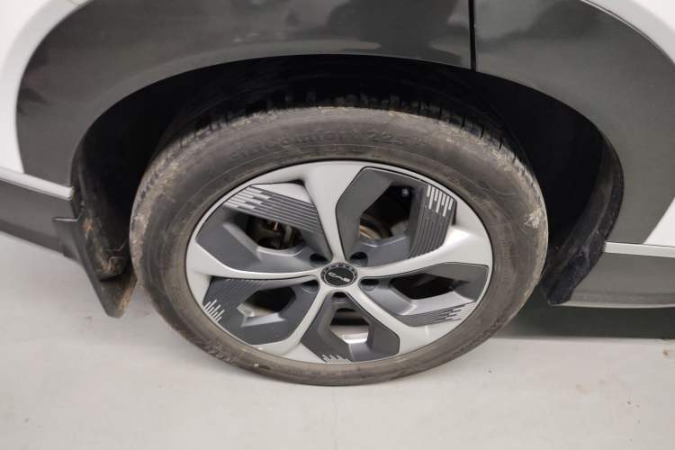Used BYD Frigate 07 2023 DM-i 205KM Prestige Model Right Rear Wheel Hub