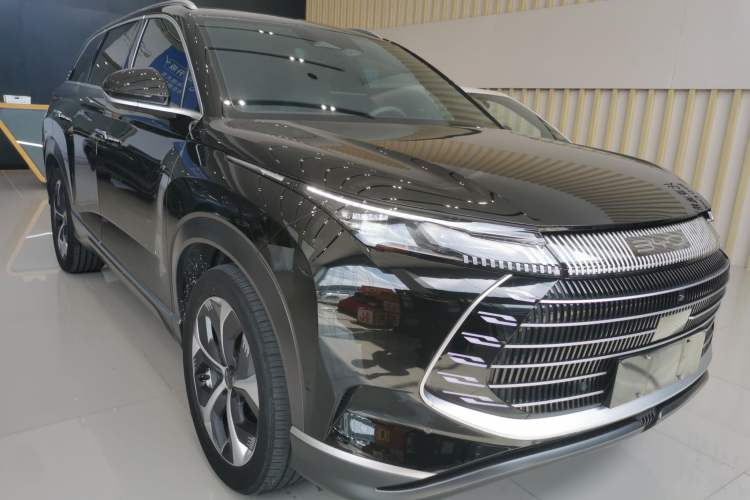 Used BYD Frigate 07 2023 DM-i 205KM Flagship Model Front Right 45 Deg