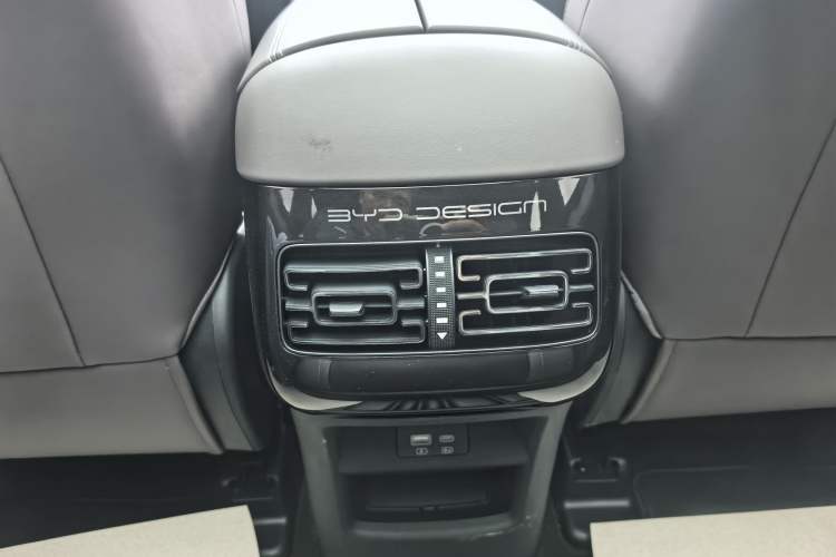 Used BYD Frigate 07 2023 DM-i 205KM Prestige Model Interior 12