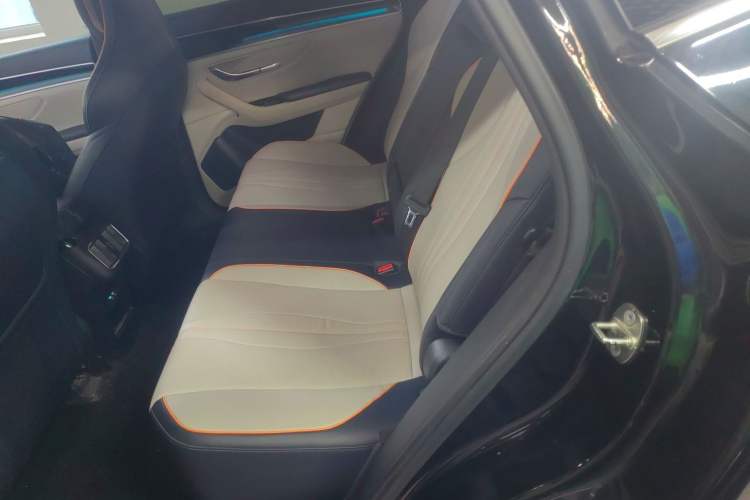 Used BYD Frigate 07 2023 DM-i 100KM Flagship Model Interior 4
