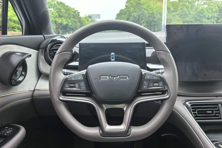 Used BYD Frigate 07 2023 DM-i 205KM Prestige Model Interior 5
