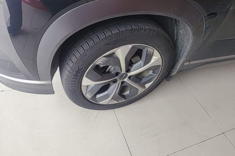Used BYD Frigate 07 2023 DM-i 100KM Prestige Model Left Front Wheel Hub