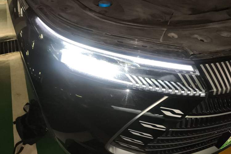 Used BYD Frigate 07 2023 DM-i 100KM Flagship Model Right Front Headlight