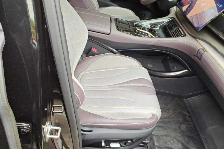 Used BYD Frigate 07 2023 DM-i 205KM Flagship Model Right Front Seat
