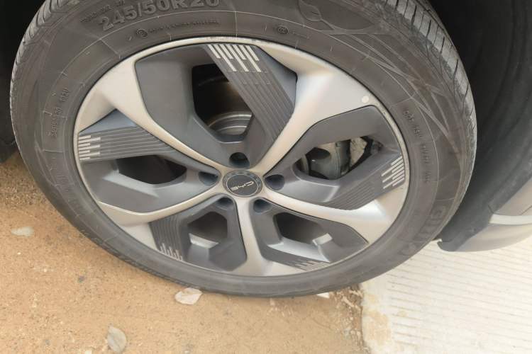 Used BYD Frigate 07 2023 DM-i 205KM Prestige Model Right Front Wheel Hub