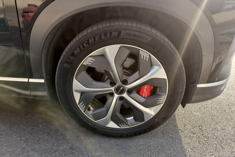 Used BYD Frigate 07 2023 DM-p 175 km Four-Wheel Drive Flagship Model Right Front Wheel Hub