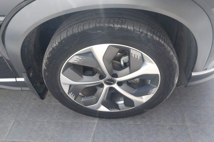 Used BYD Frigate 07 2023 DM-i 100KM Prestige Model Right Front Wheel Hub