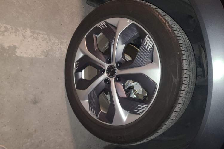 Used BYD Frigate 07 2023 DM-i 100KM Flagship Model Right Front Wheel Hub