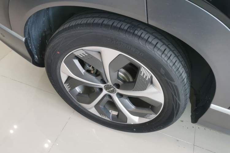 Used BYD Frigate 07 2023 DM-i 205KM Flagship Model Right Rear Wheel Hub