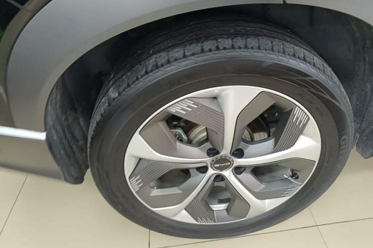 Used BYD Frigate 07 2023 DM-i 205KM Flagship Model Right Rear Wheel Hub