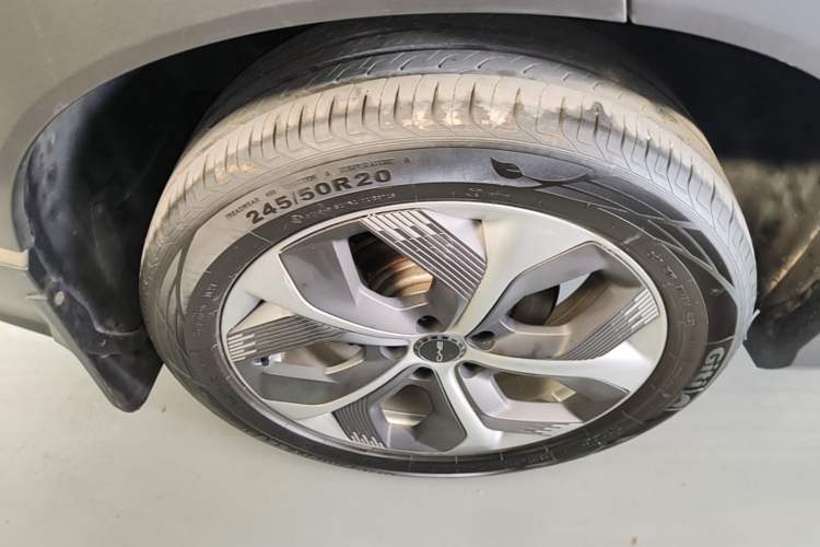 Used BYD Frigate 07 2023 DM-i 100KM Prestige Model Right Rear Wheel Hub
