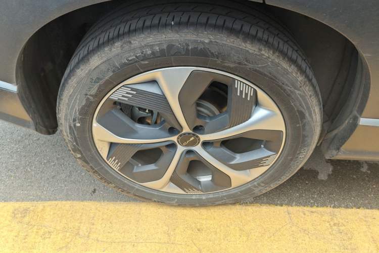 Used BYD Frigate 07 2023 DM-i 205KM Flagship Model Right Rear Wheel Hub