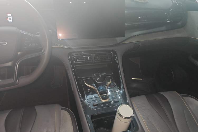 Used BYD Frigate 07 2023 DM-p 175 km Four-Wheel Drive Flagship Model Audio And AC Panel