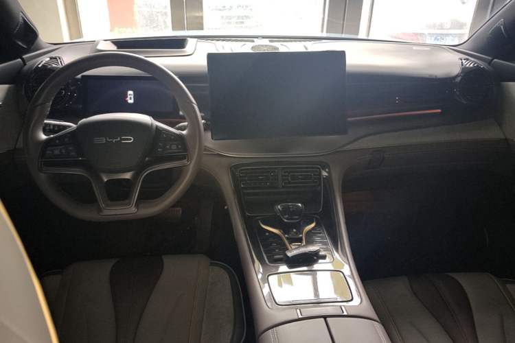 Used BYD Frigate 07 2023 DM-i 100KM Flagship Model Center Console