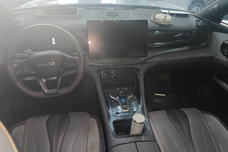 Used BYD Frigate 07 2023 DM-p 175 km Four-Wheel Drive Flagship Model Center Console
