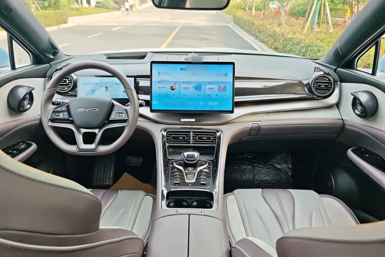 Used BYD Frigate 07 2023 DM-i 205KM Flagship Model Center Console