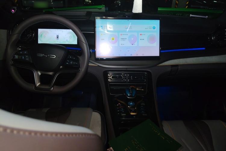 Used BYD Frigate 07 2023 DM-i 100KM Flagship Model Center Console