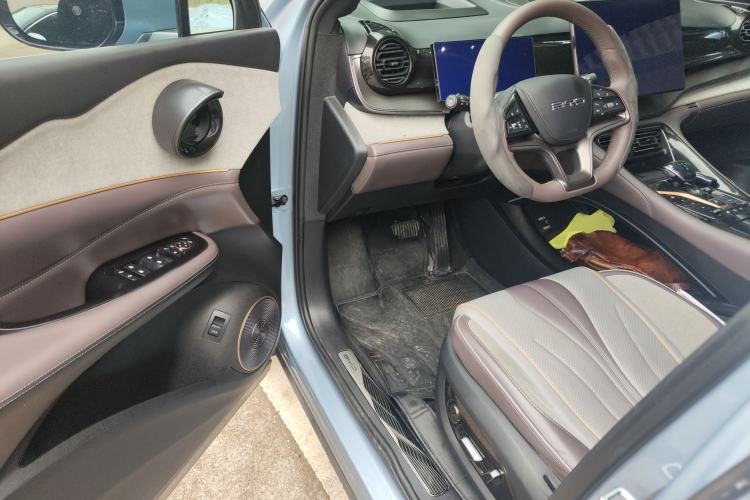 Used BYD Frigate 07 2023 DM-p 175 km Four-Wheel Drive Flagship Model Driver Seat