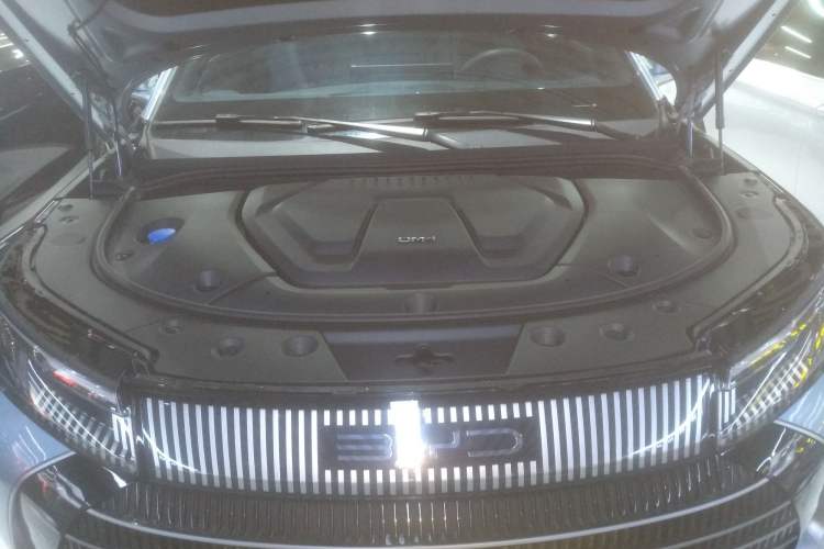 Used BYD Frigate 07 2023 DM-i 100KM Flagship Model Engine Bay