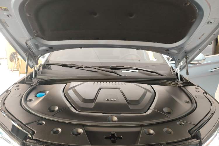 Used BYD Frigate 07 2023 DM-i 100KM Flagship Model Engine Bay