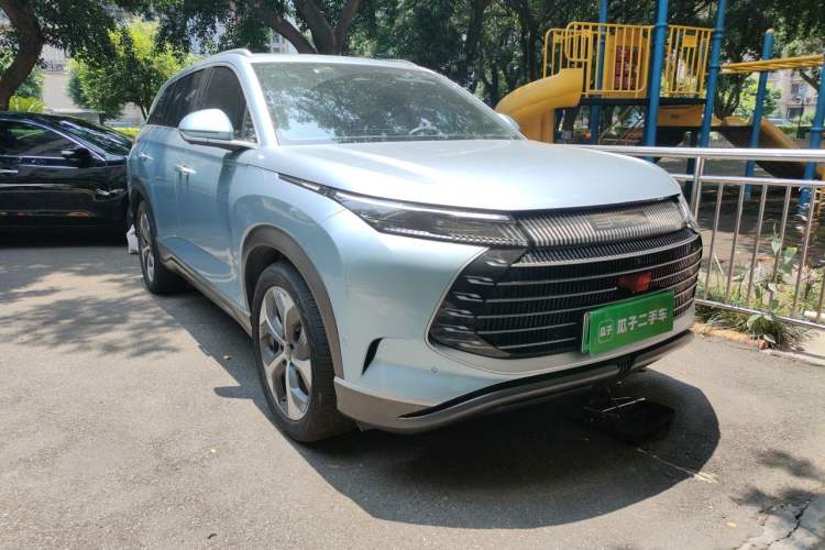 Used BYD Frigate 07 2023 DM-i 205KM Prestige Model Front Right 45 Deg