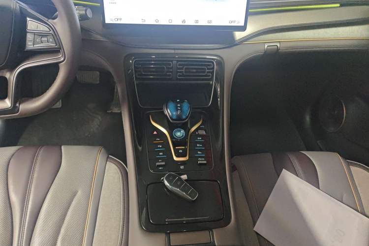 Used BYD Frigate 07 2023 DM-i 100KM Flagship Model Gear Lever
