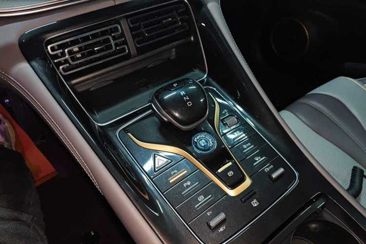 Used BYD Frigate 07 2023 DM-i 205KM Flagship Model Gear Lever