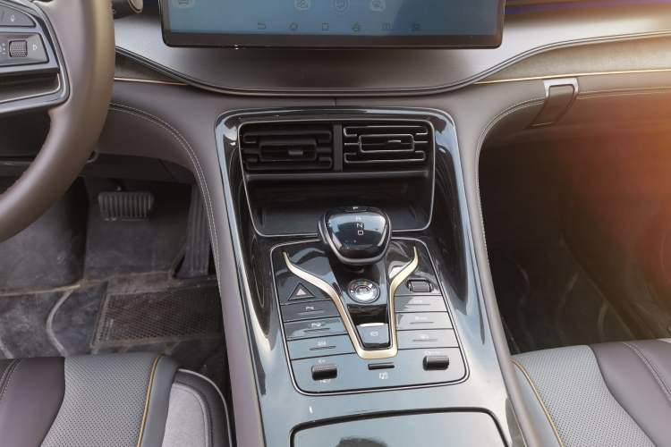 Used BYD Frigate 07 2023 DM-i 100KM Flagship Model Gear Lever