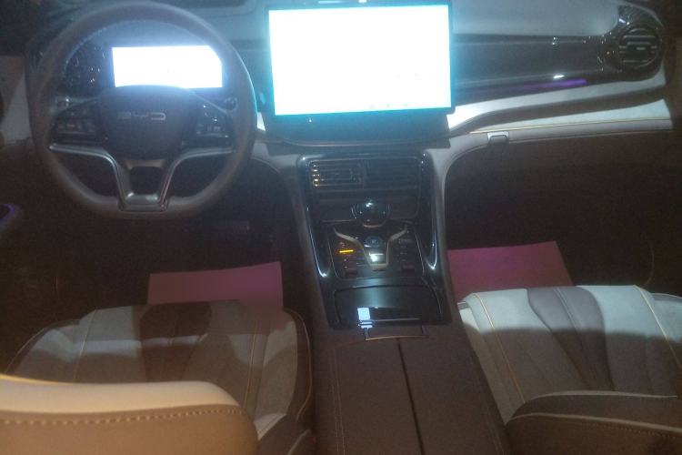 Used BYD Frigate 07 2023 DM-i 100KM Flagship Model Interior 2