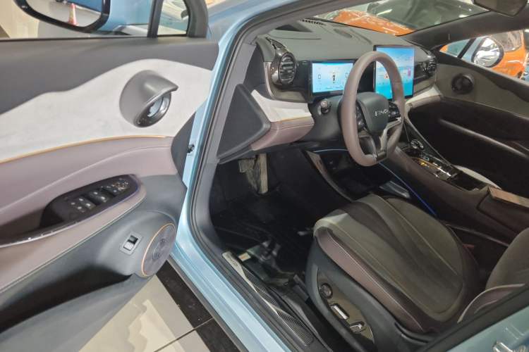 Used BYD Frigate 07 2023 DM-i 205KM Flagship Model Interior 3