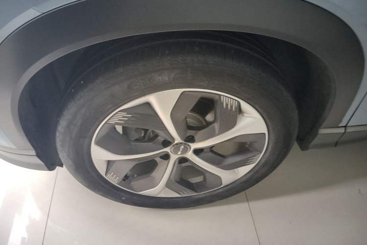 Used BYD Frigate 07 2023 DM-i 100KM Flagship Model Left Front Wheel Hub