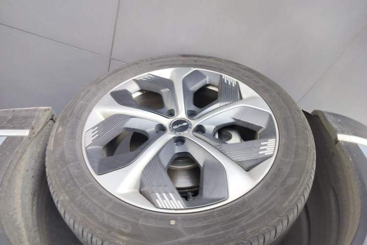 Used BYD Frigate 07 2023 DM-i 205KM Prestige Model Left Front Wheel Hub