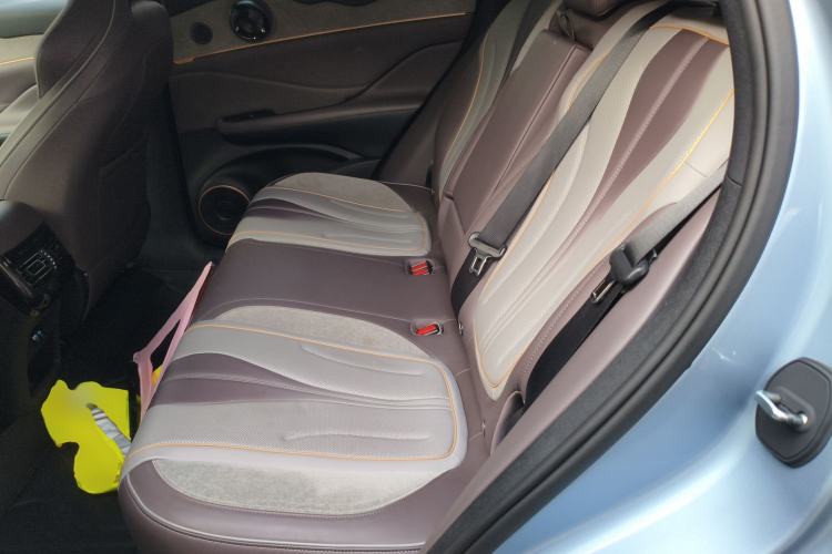Used BYD Frigate 07 2023 DM-p 175 km Four-Wheel Drive Flagship Model Left Rear Seat
