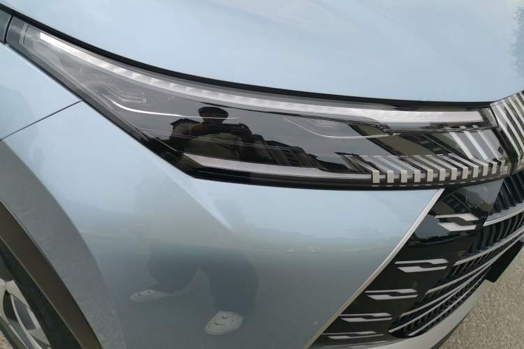 Used BYD Frigate 07 2023 DM-i 100KM Prestige Model Right Front Headlight