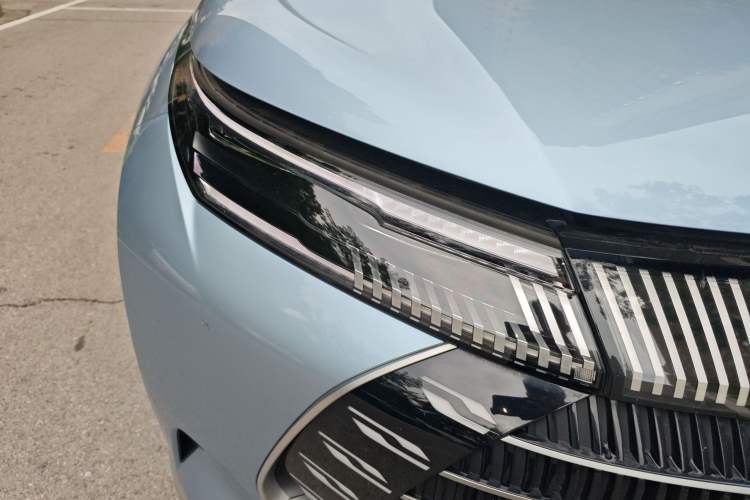 Used BYD Frigate 07 2023 DM-i 100KM Flagship Model Right Front Headlight