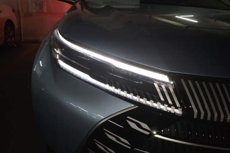Used BYD Frigate 07 2023 DM-i 100KM Flagship Model Right Front Headlight