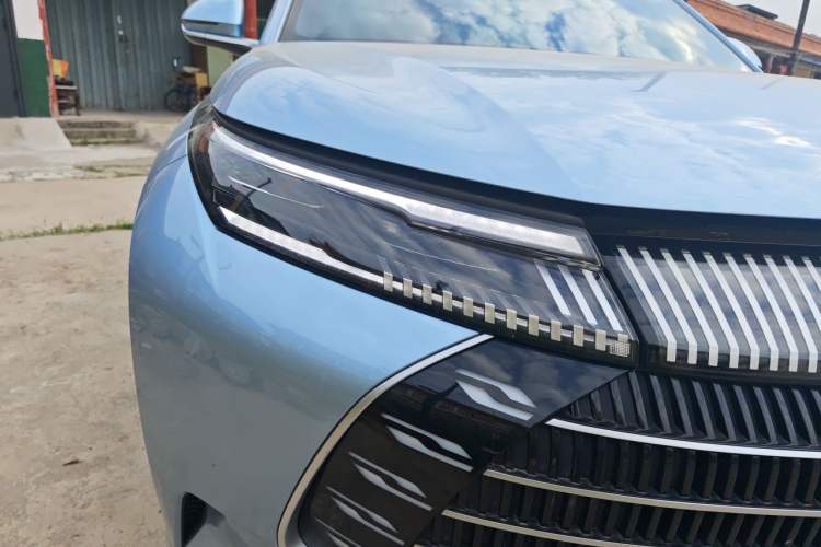 Used BYD Frigate 07 2023 DM-i 205KM Prestige Model Right Front Headlight