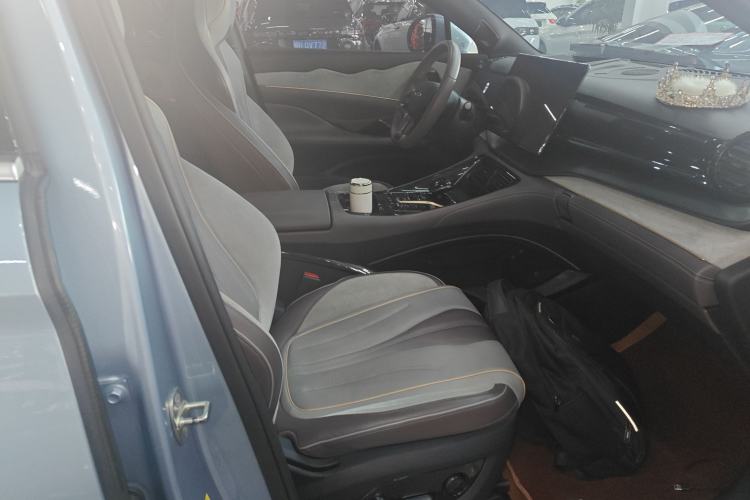 Used BYD Frigate 07 2023 DM-p 175 km Four-Wheel Drive Flagship Model Right Front Seat