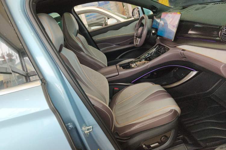 Used BYD Frigate 07 2023 DM-p 175 km Four-Wheel Drive Flagship Model Right Front Seat
