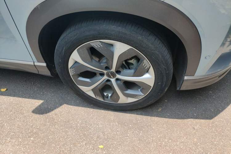 Used BYD Frigate 07 2023 DM-i 205KM Prestige Model Right Front Wheel Hub