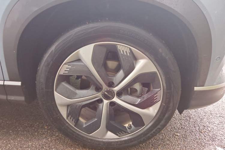 Used BYD Frigate 07 2023 DM-i 100KM Flagship Model Right Front Wheel Hub