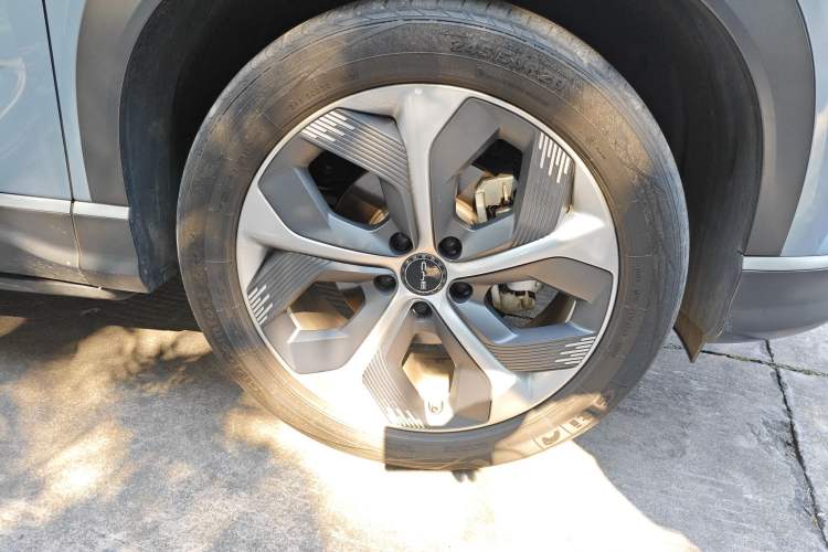 Used BYD Frigate 07 2023 DM-i 100KM Prestige Model Right Front Wheel Hub