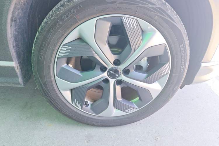 Used BYD Frigate 07 2023 DM-i 100KM Flagship Model Right Front Wheel Hub