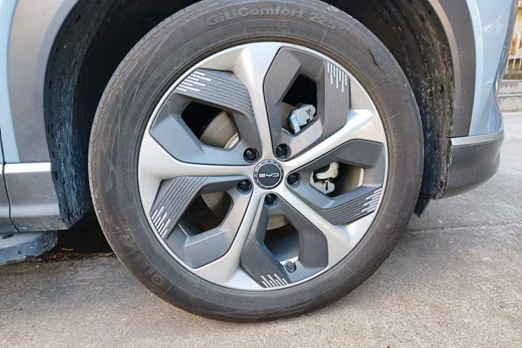 Used BYD Frigate 07 2023 DM-i 100KM Prestige Model Right Front Wheel Hub