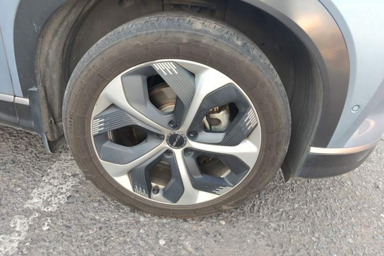 Used BYD Frigate 07 2023 DM-i 205KM Flagship Model Right Front Wheel Hub
