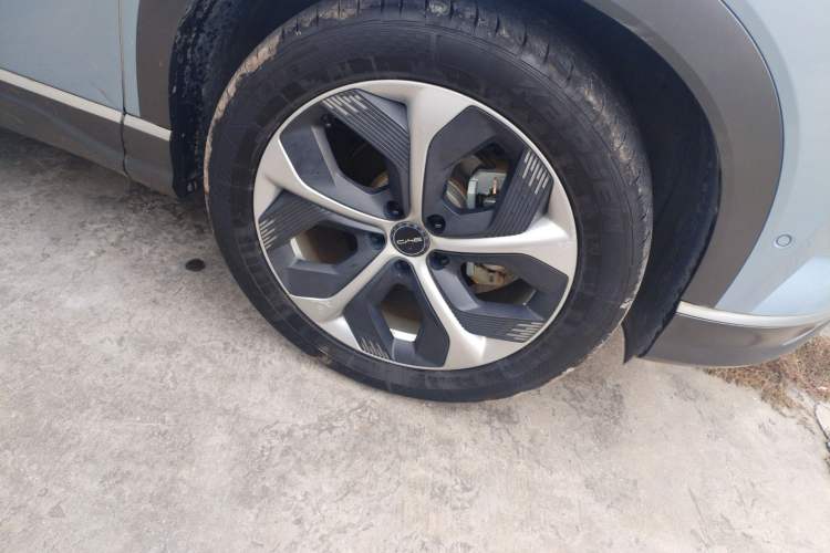 Used BYD Frigate 07 2023 DM-i 100KM Flagship Model Right Front Wheel Hub